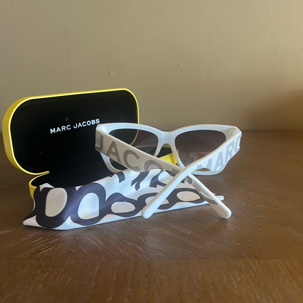 MARC JACOBS Sunglasses MJ693S-HYMIC-55  Shades White NEW With Case/Wipe - Picture 4 of 10